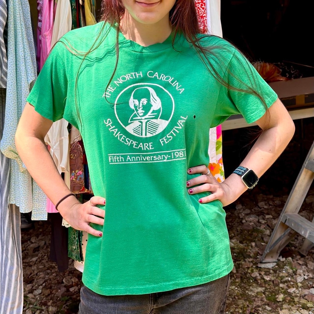 1981 green Asheville, North Carolina Shakespeare festival back the bard t-shirt